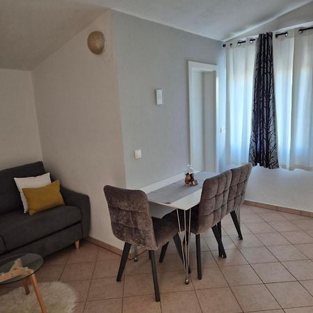 Apartments Neda Primosten Exterior photo